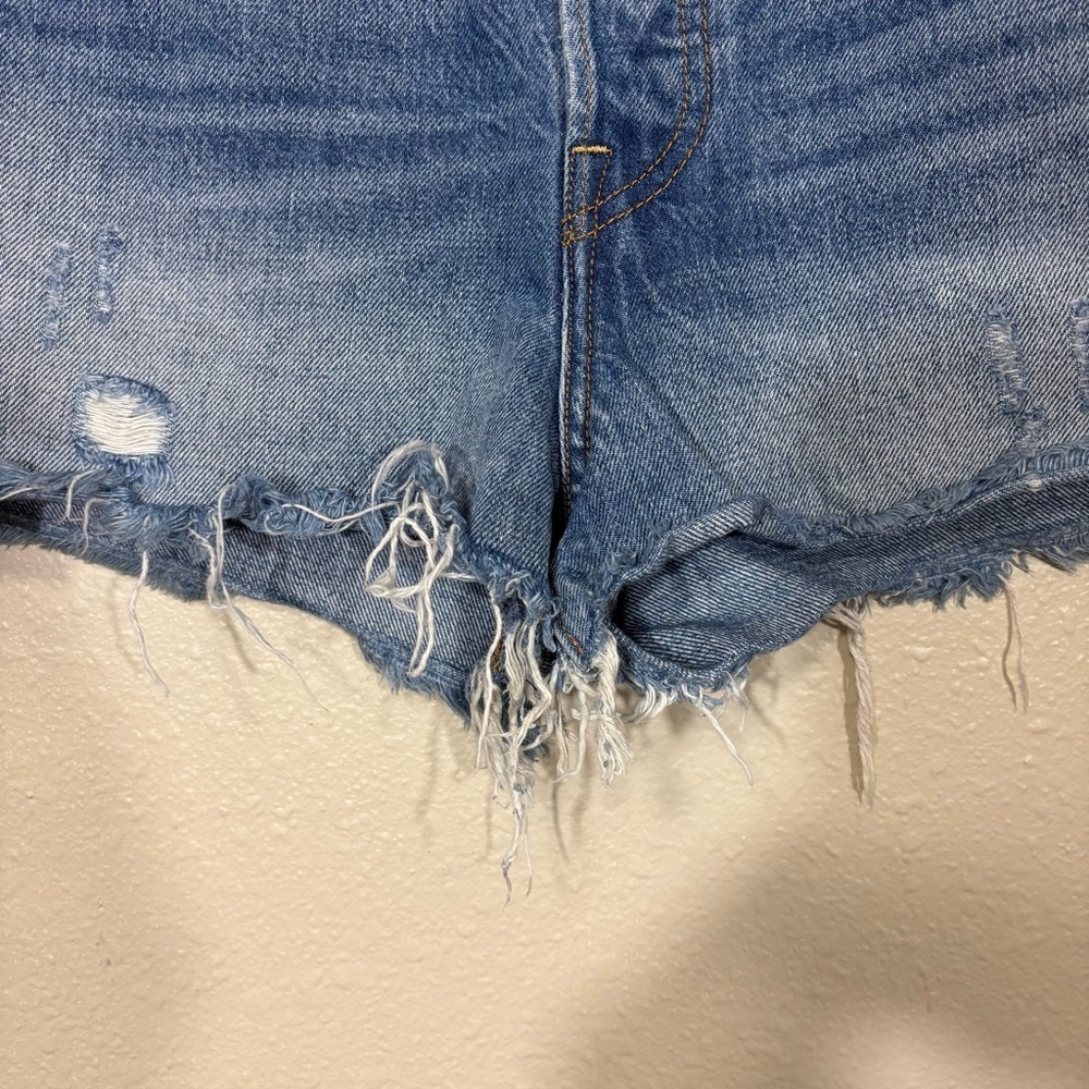 Levi’s Denim Cut Off Button Fly Shorts Size 29 - Picture 2 of 7